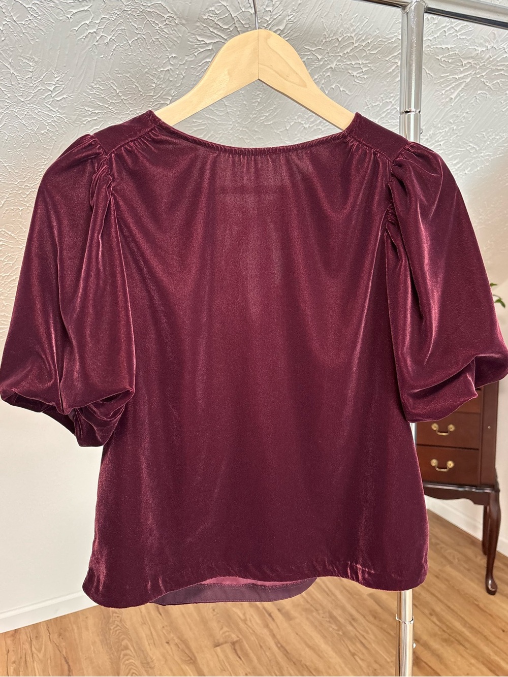 GAP velvet puff sleeve top with ribbon tie keyhole back, size xs